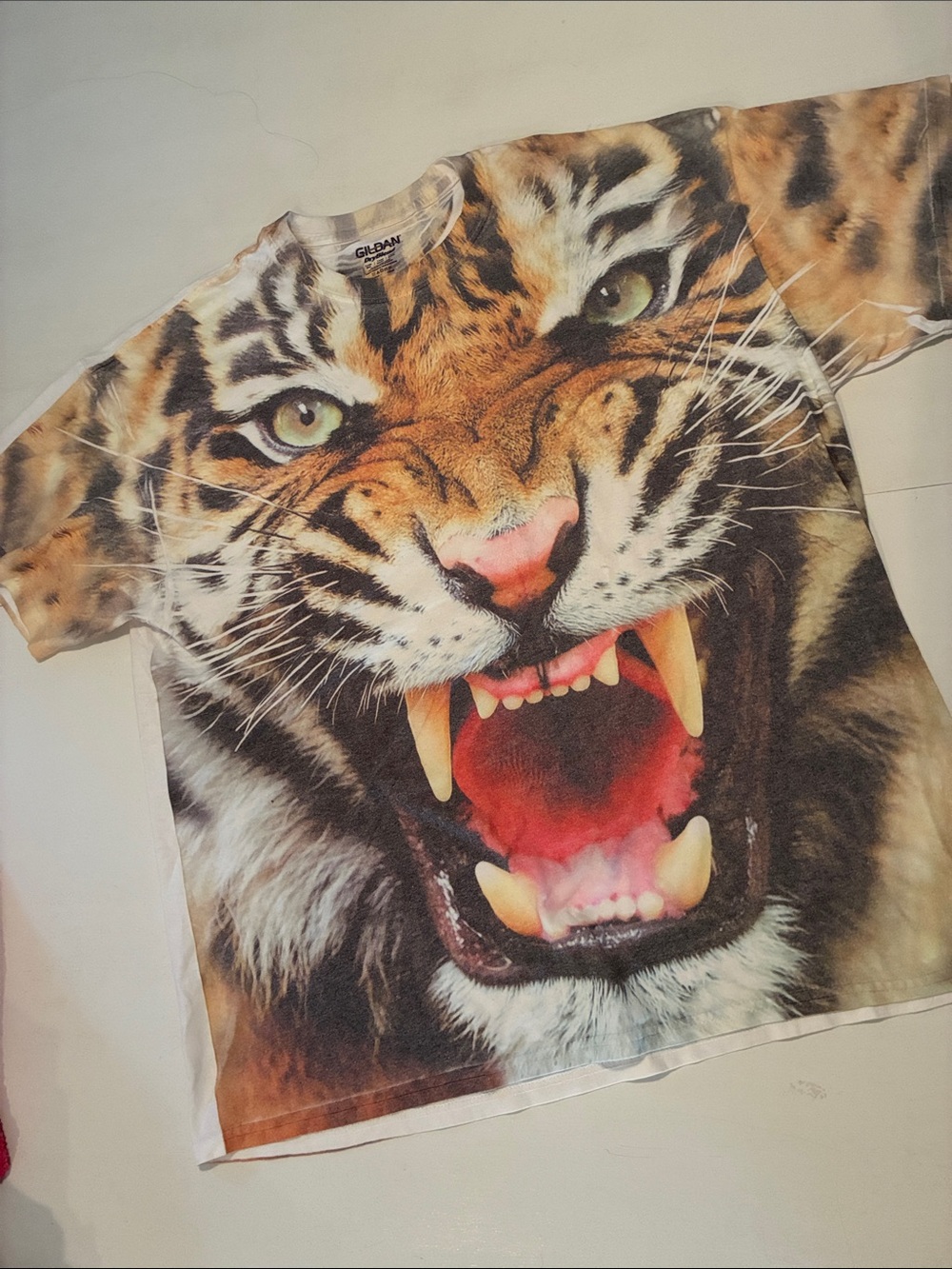 Vintage Gildan Men's All-Over Roaring Tiger Graphic Tee Brown/Orange/Black XL